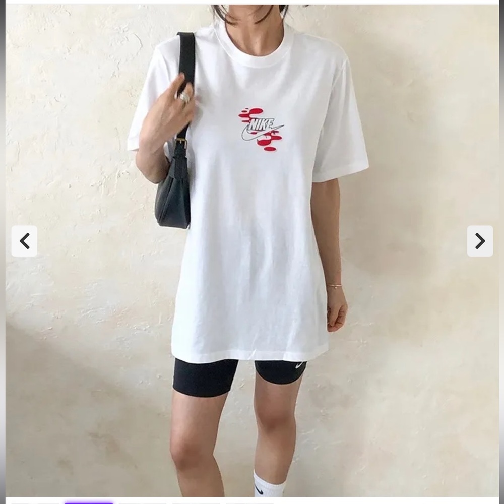 Nike White and Red Women's Short Sleeve Tee